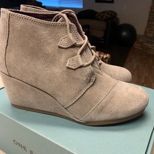 Tom’s Kala Suede Bootie in Desert Taupe Size 8.5